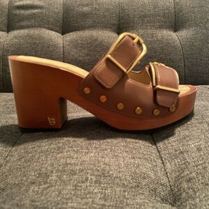 Veronica Beard sandals 🤎